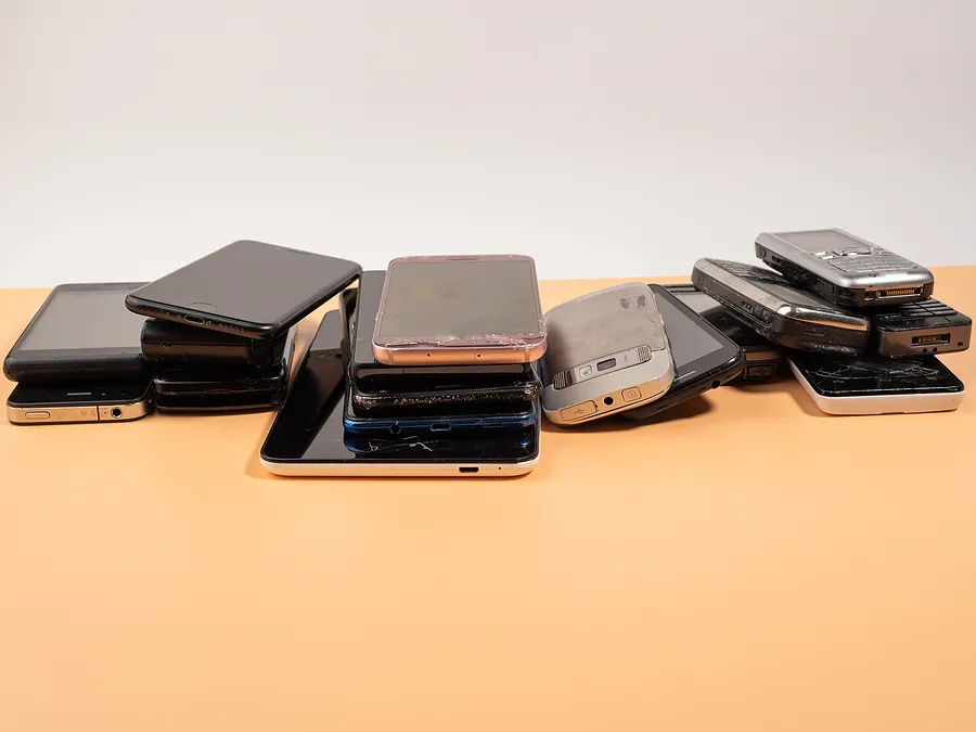 pile d'iPhones d'occasion