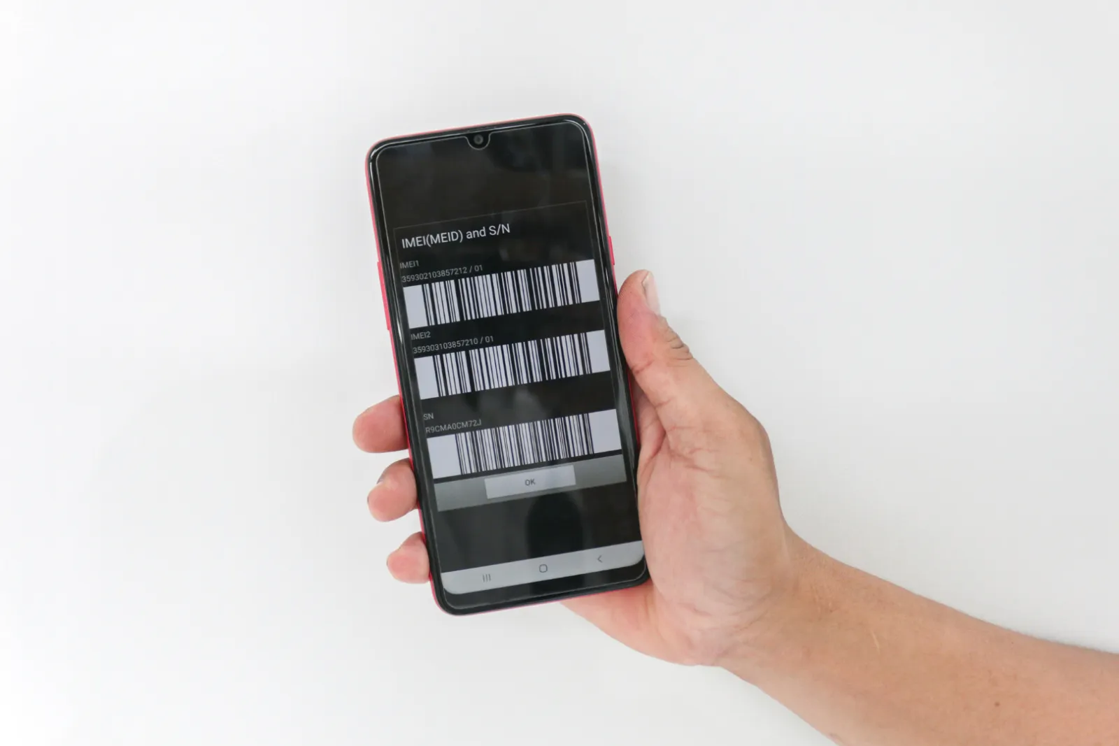 Téléphone affichant les numéros IMEI