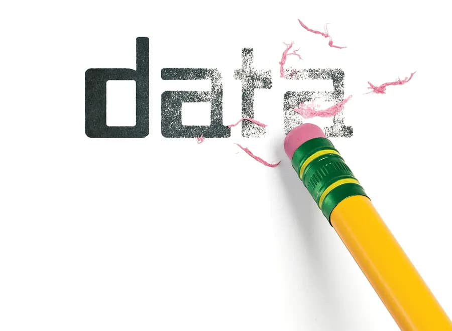 Un crayon efface le mot « données ».
